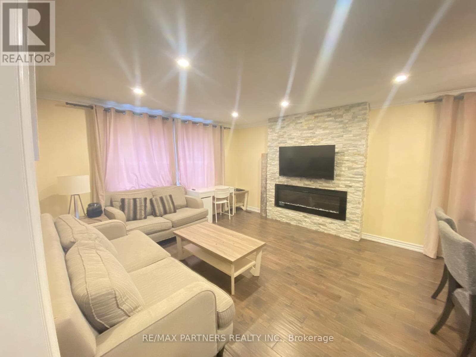 House – 87 BISHOP AVENUE, Toronto – photo 2