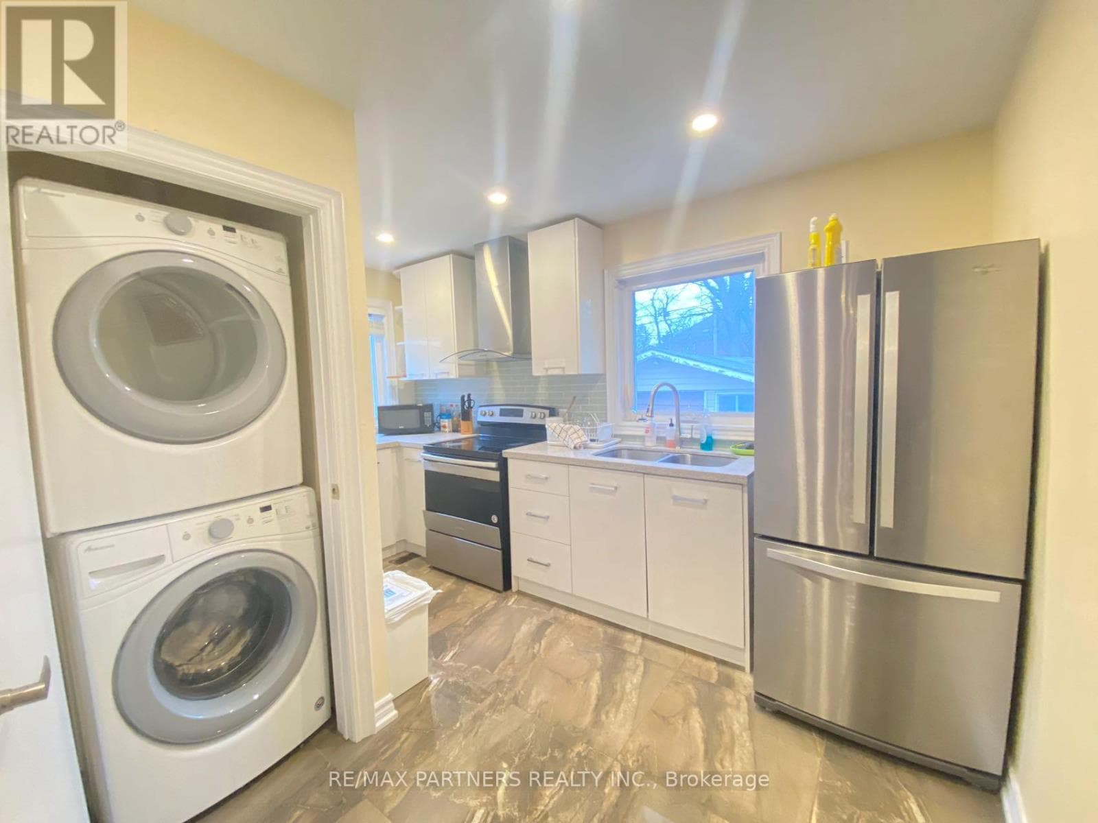 House – 87 BISHOP AVENUE, Toronto – photo 3