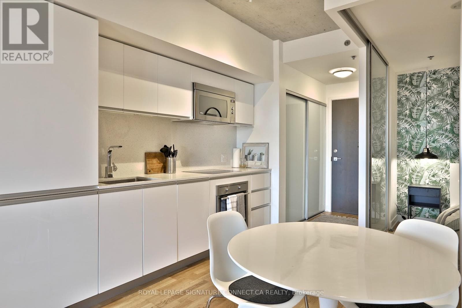 Apartment – 830 - 20 MINOWAN MIIKAN LANE, Toronto