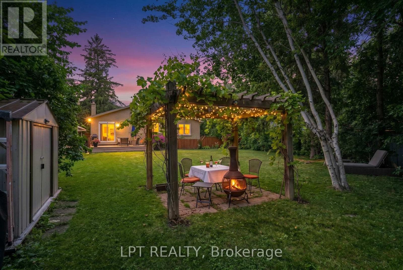 House – 31 PATRICK DRIVE, Aurora – photo 1