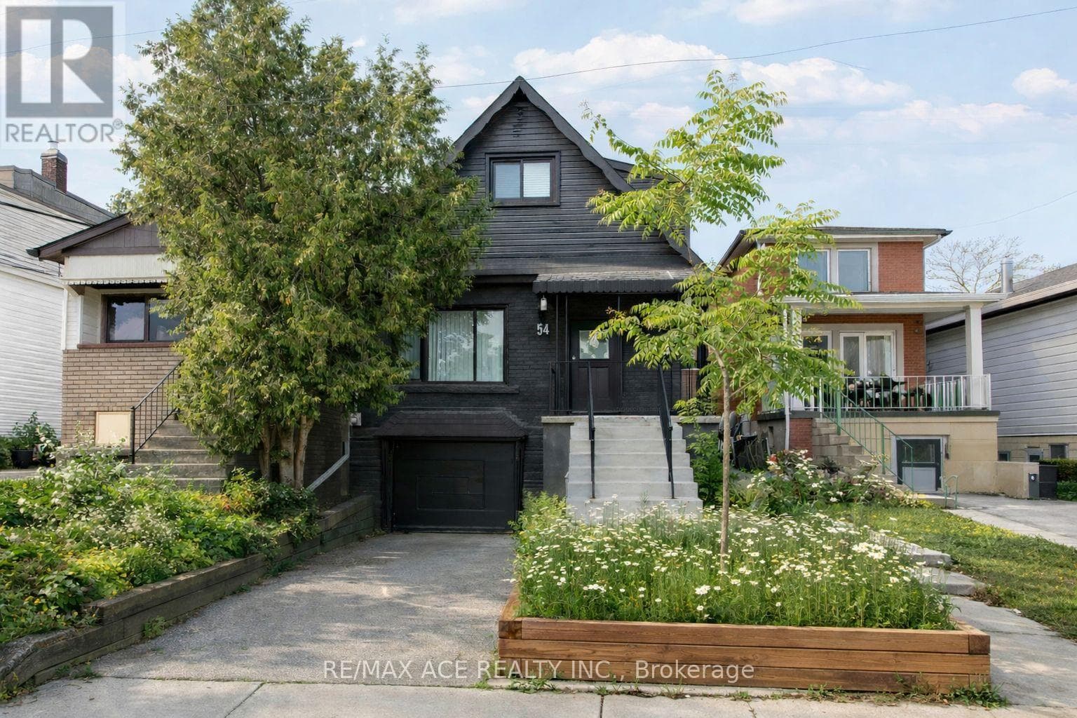 House – 54 S WOODROW BOULEVARD, Toronto – photo 1