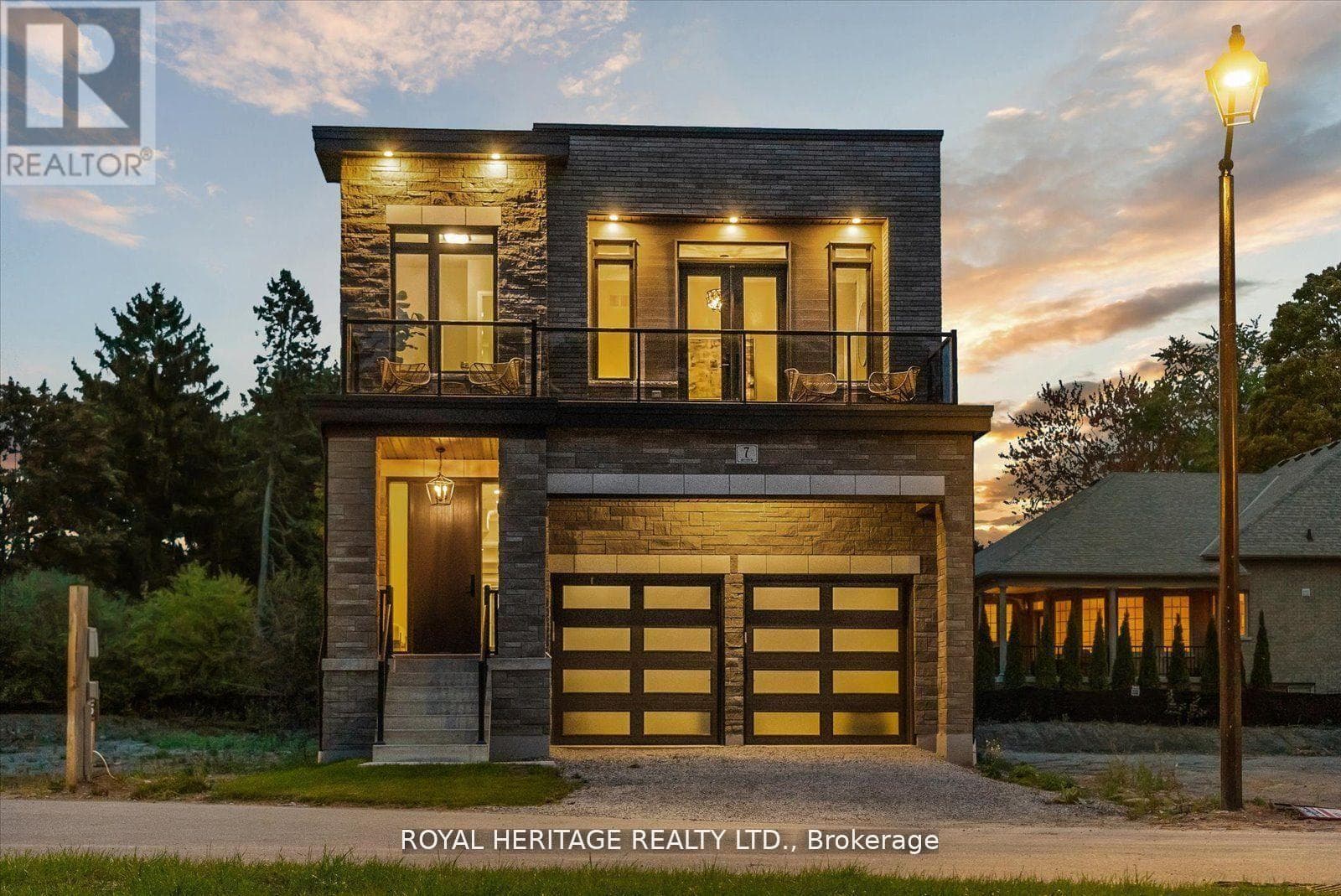 House – 7 INVERLYNN WAY, Whitby – photo 1