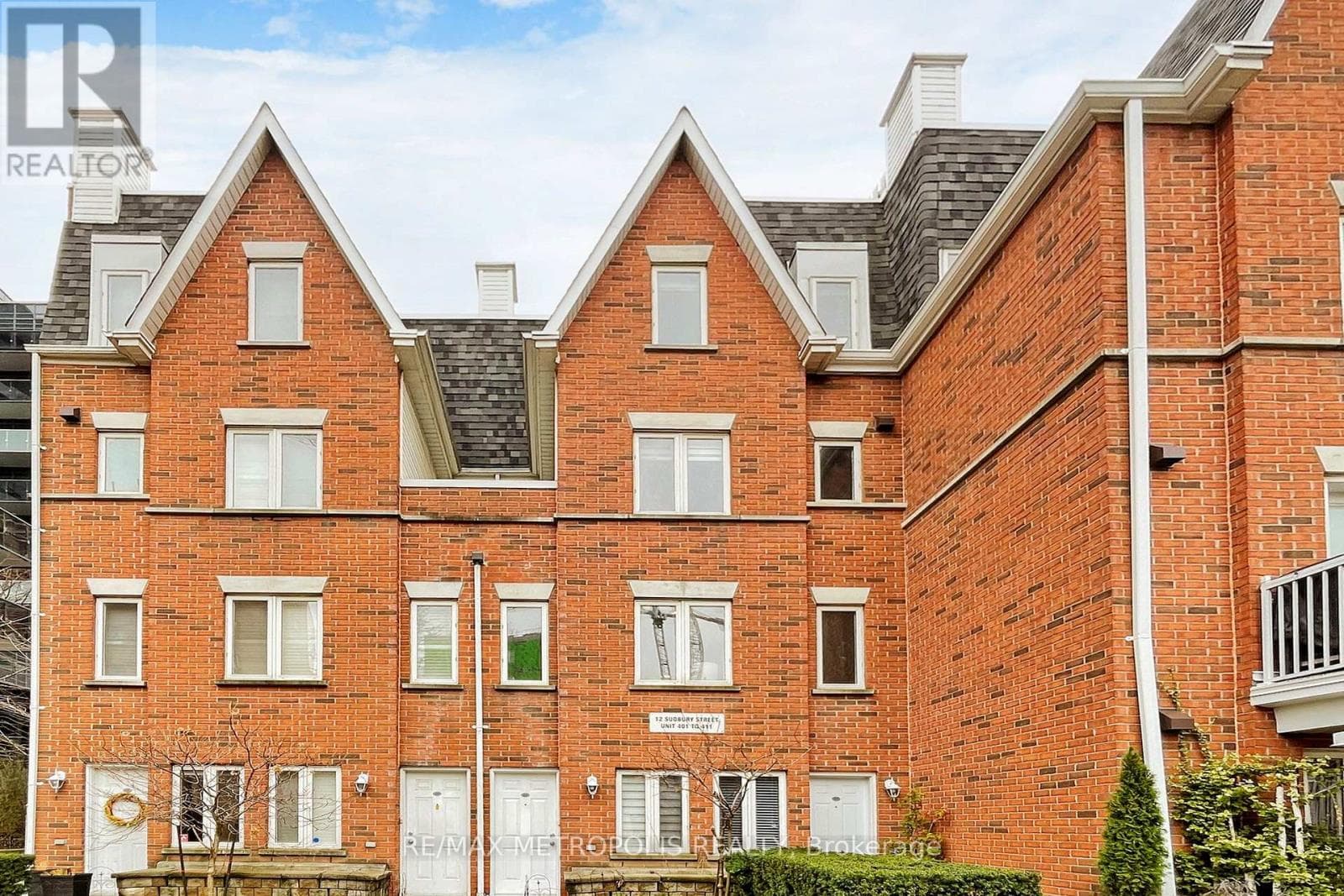 Row / Townhouse – 404 - 12 SUDBURY STREET, Toronto – photo 1