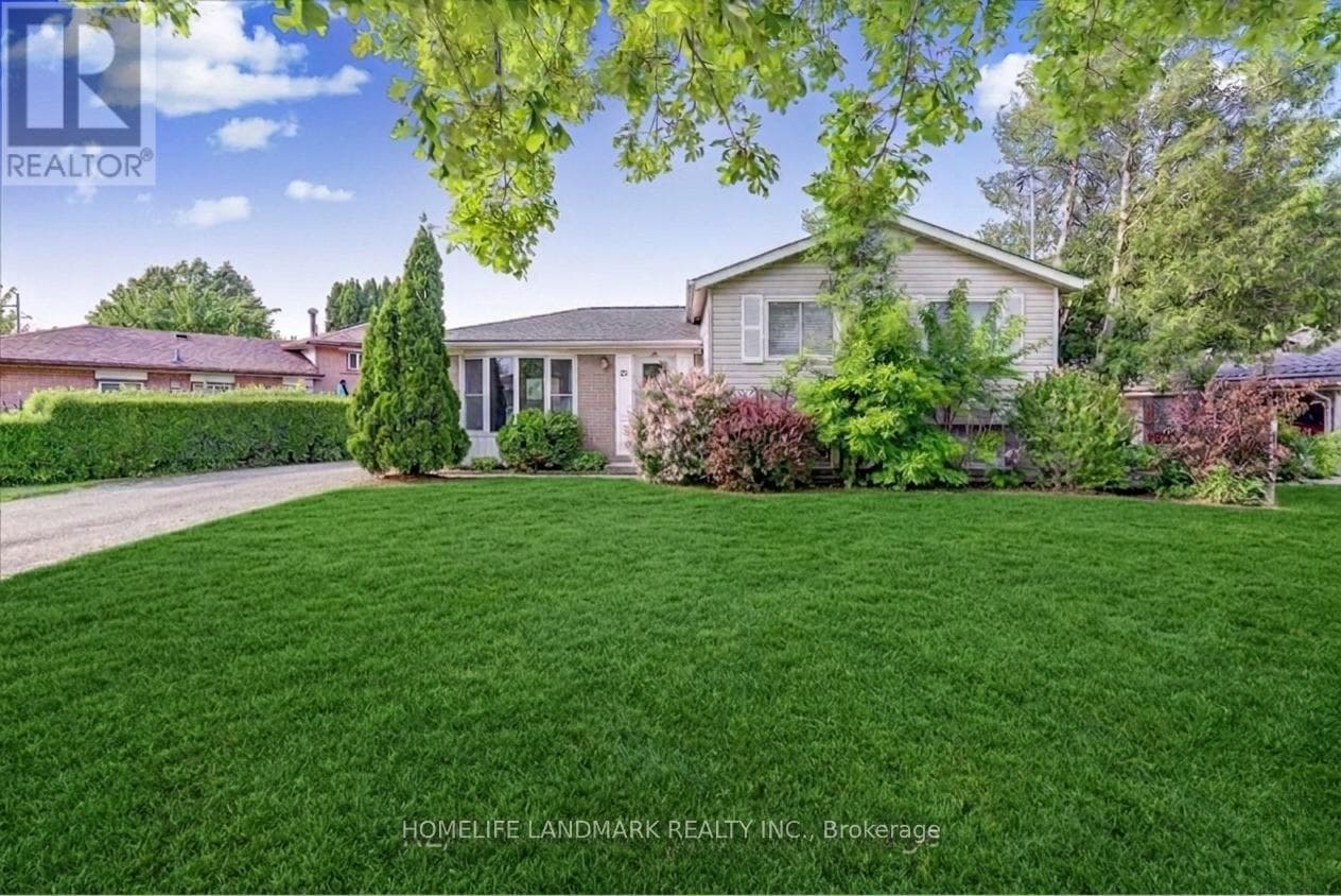 House – 25 SECROFT CRESCENT, Toronto – photo 1