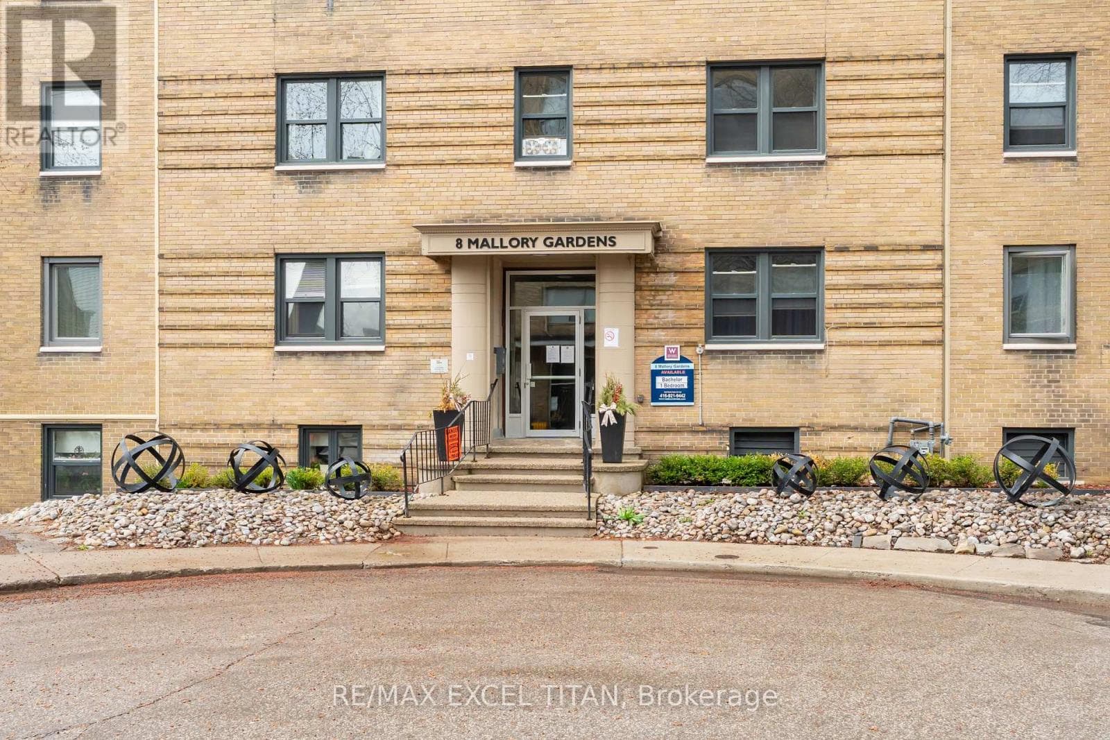 Apartment – 23 - 8 MALLORY GARDENS, Toronto – photo 1