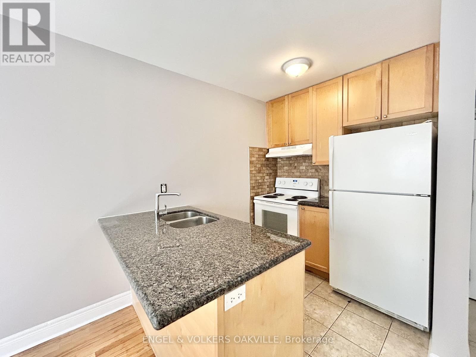 Other – 207 - 15 THIRTY THIRD STREET, Toronto – photo 1