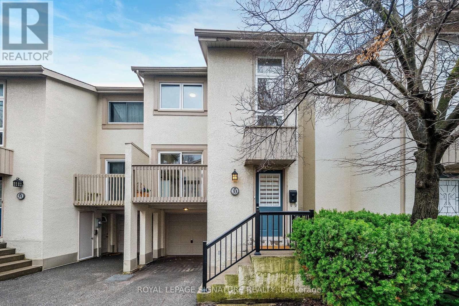 Row / Townhouse – 33 CHERYL SHEPWAY, Toronto – photo 1