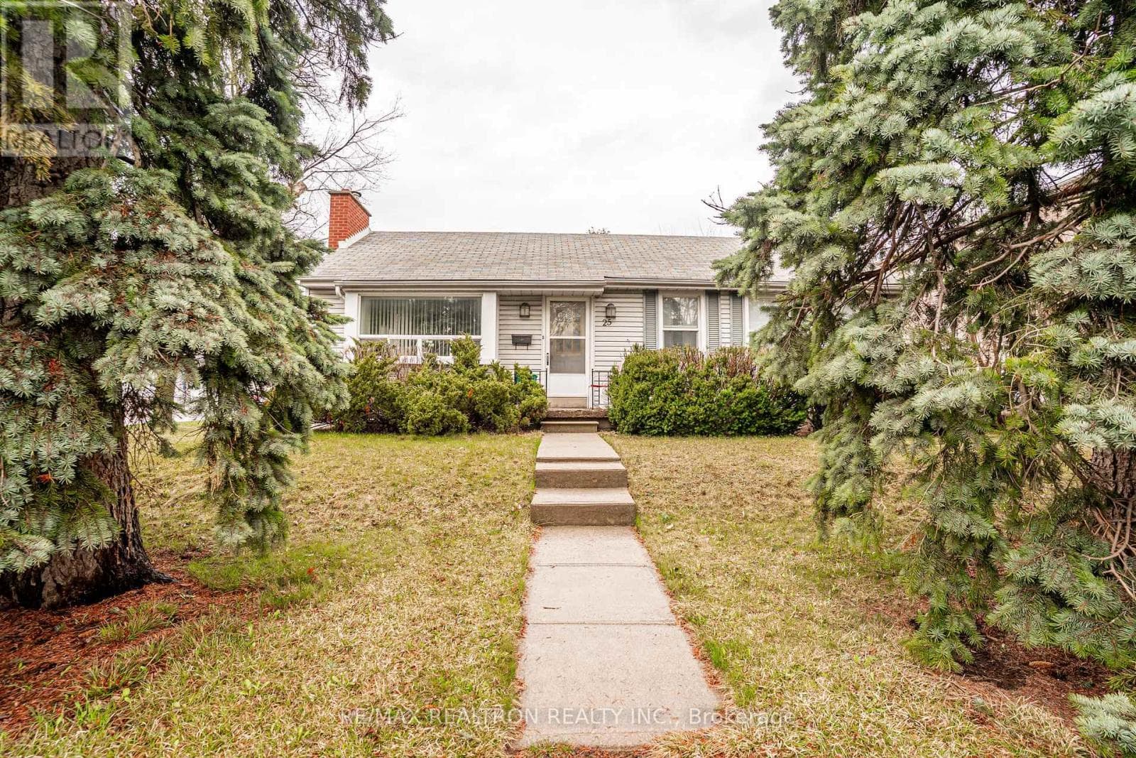 House – 25 HARDING BOULEVARD, Richmond Hill – photo 1