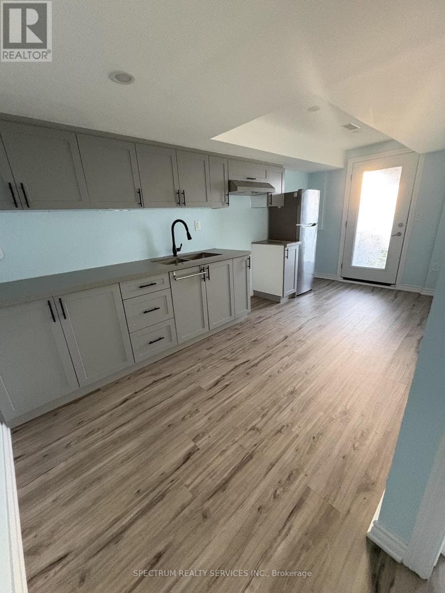 Row / Townhouse – 1816 SILVERSTONE CRESCENT, Oshawa – photo 1