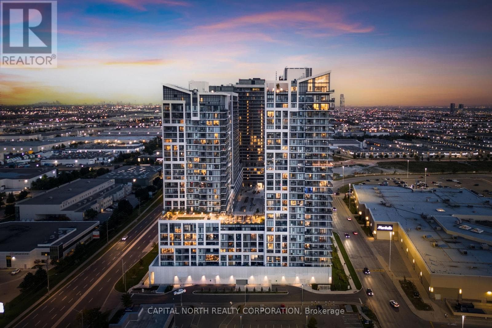 Apartment – 1706 - 9000 JANE STREET, Vaughan – photo 1