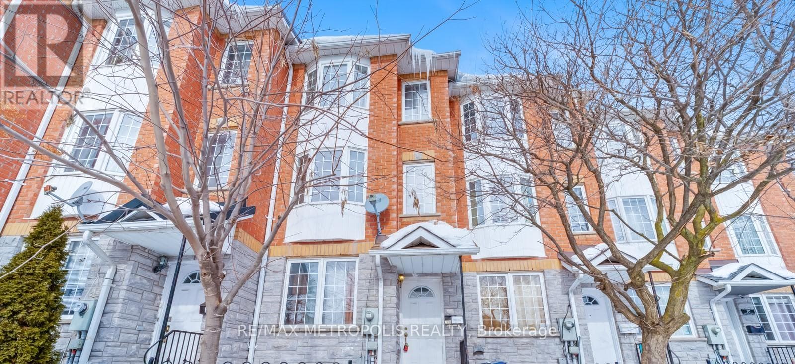 Row / Townhouse – BSMT - 16B GOWER STREET, Toronto – photo 1