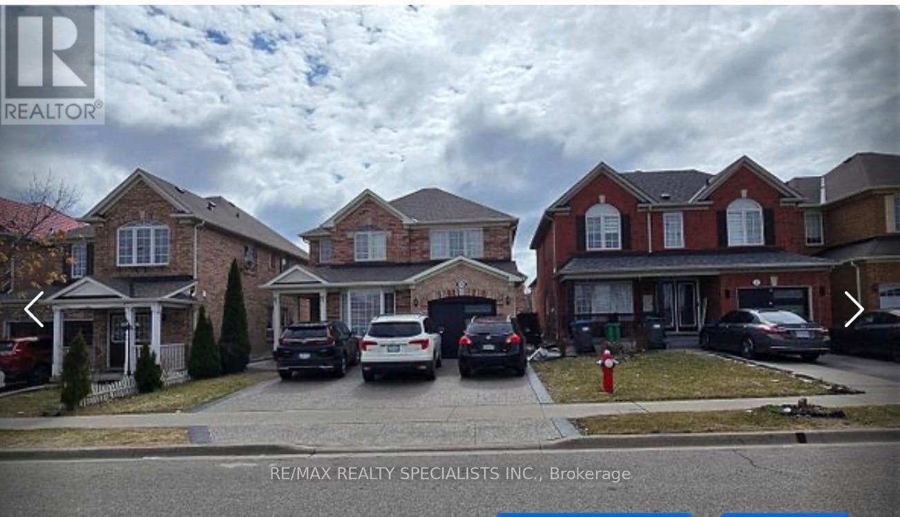 House – 35 TRIPLE CROWN DRIVE, Brampton – photo 1