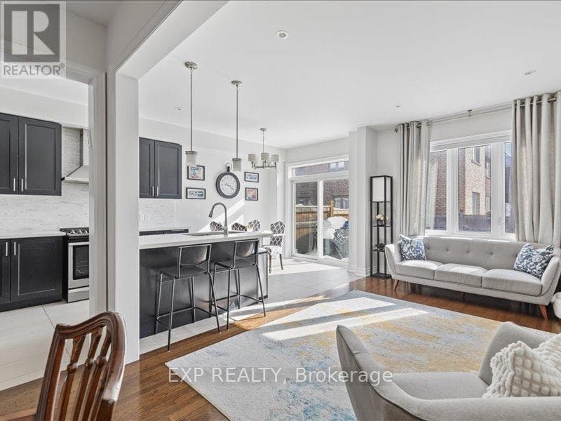 House – 7 GOLDTHREAD TERRACE, Toronto – photo 1