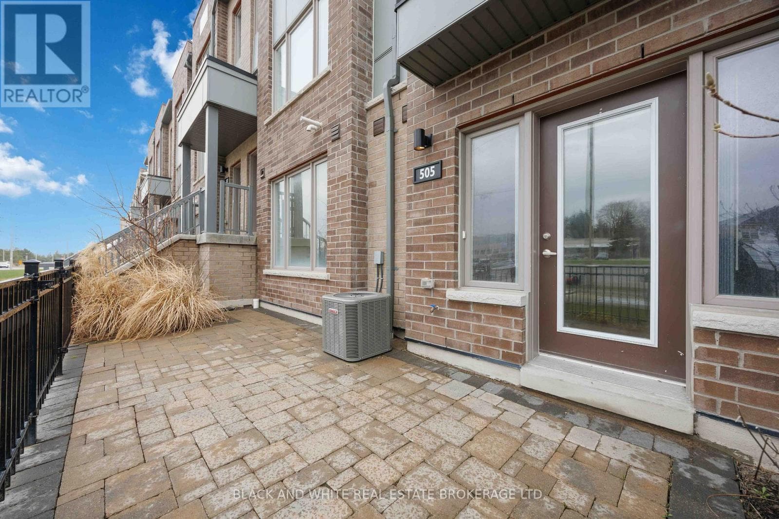 Row / Townhouse – 505 - 1525 KINGSTON ROAD, Pickering – photo 1