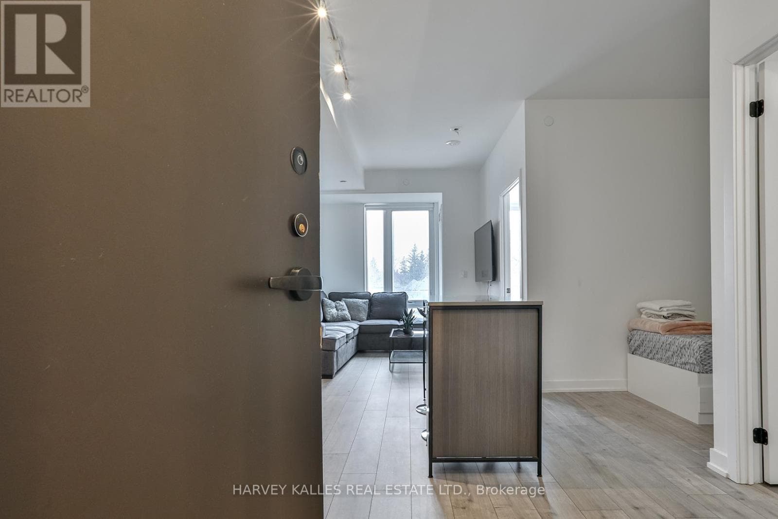 Apartment – 206 - 215 LAKESHORE ROAD W, Mississauga – photo 1