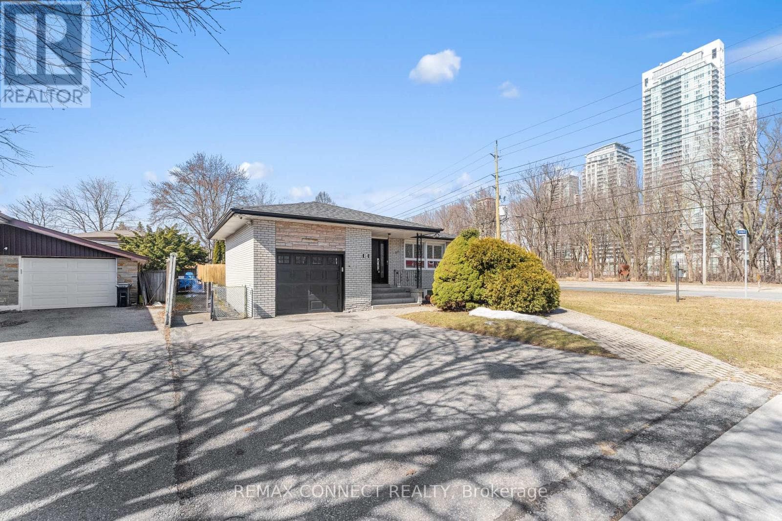 House – 54 SARATOGA DRIVE, Toronto – photo 1