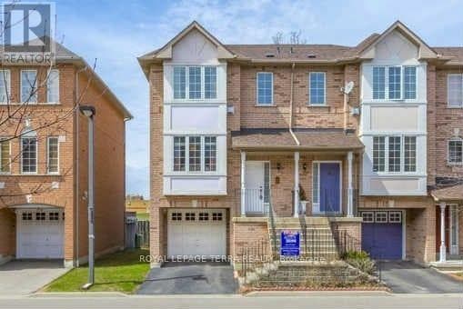 Row / Townhouse – 16 - 80 ACORN PLACE, Mississauga – photo 1