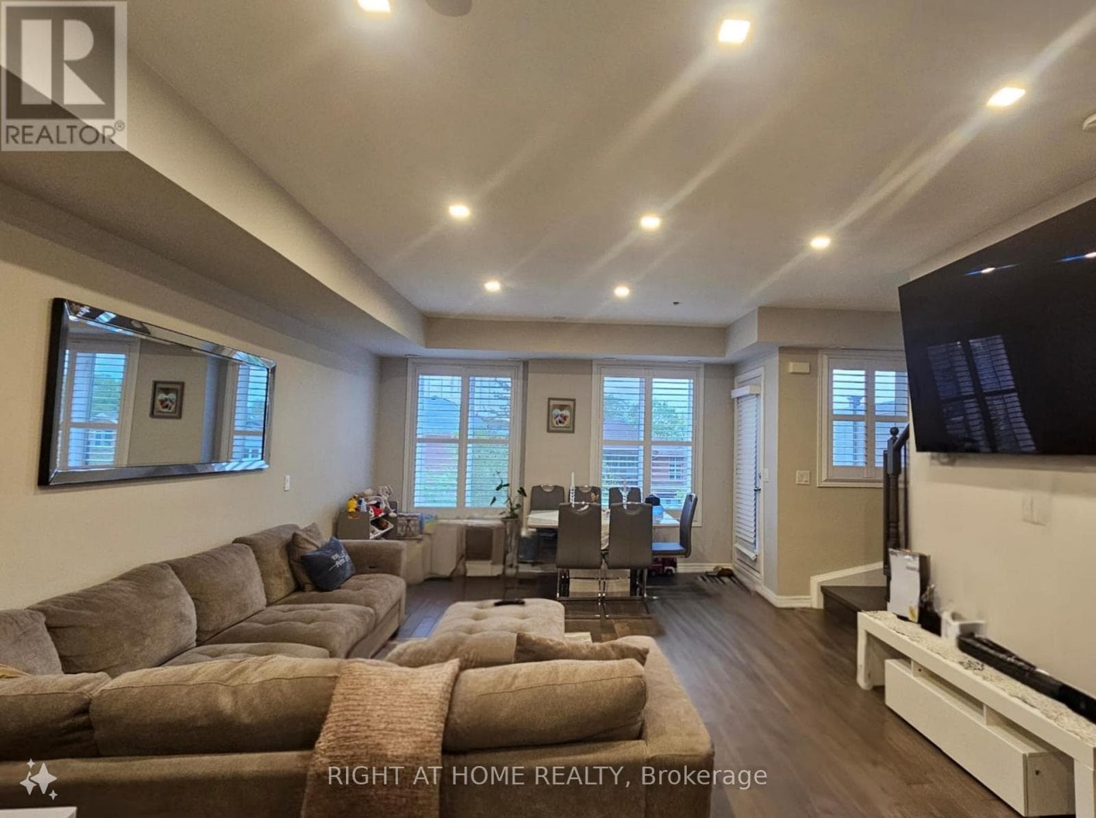 Row / Townhouse – 23 - 120 TWENTY FOURTH STREET, Toronto – photo 1