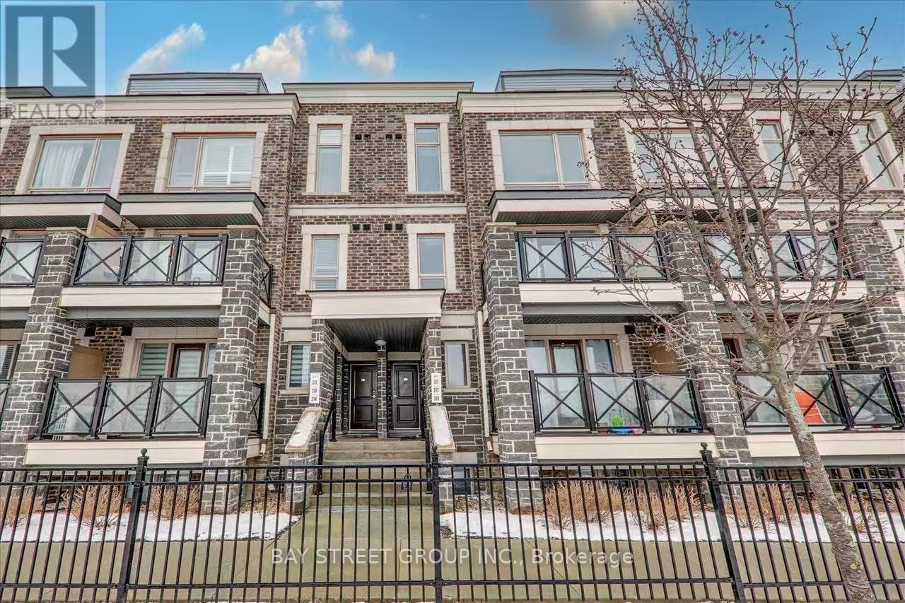 Row / Townhouse – 311 - 20 DUNSHEATH WAY, Markham – photo 1