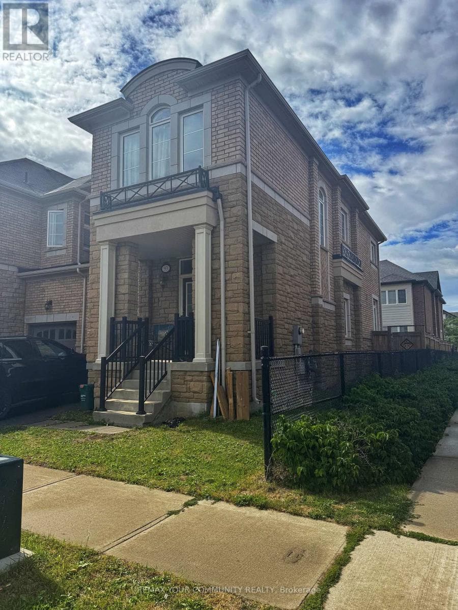 Row / Townhouse – 93 HUGUENOT ROAD N, Oakville – photo 1