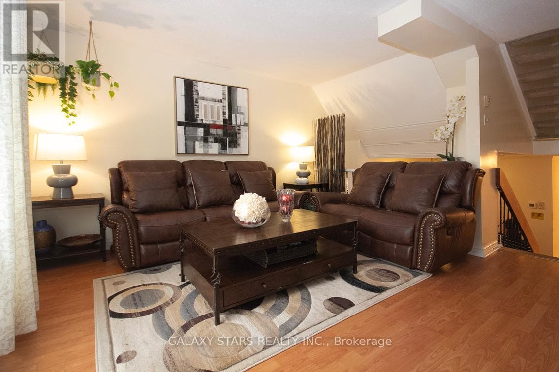 Row / Townhouse – 59 - 10 RODDA BOULEVARD, Toronto – photo 1