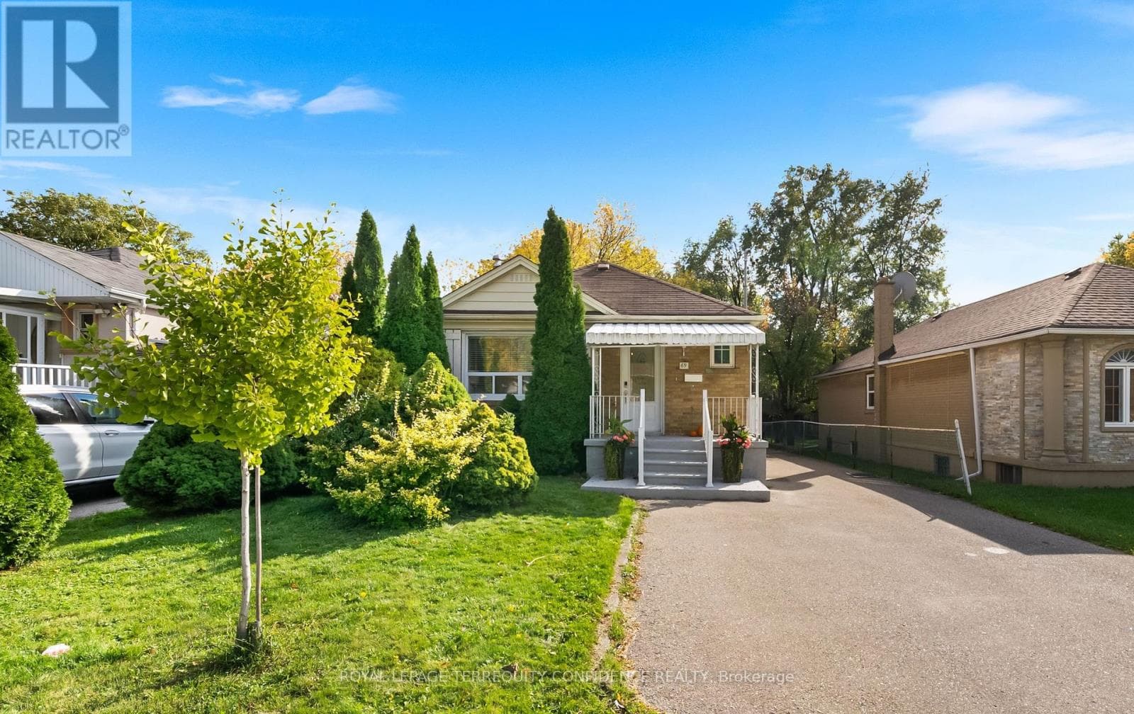 House – 69 NIPIGON AVENUE, Toronto – photo 1