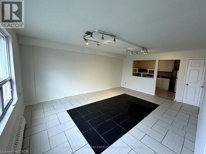 Apartment – 3071 HURONTARIO Street Unit# 1, Mississauga – photo 1