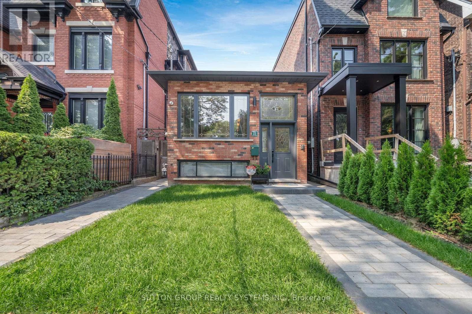 House – 112 ARGYLE STREET, Toronto – photo 1