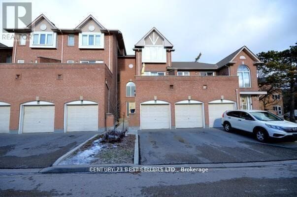 Row / Townhouse – 100 - 107 BRISTOL ROAD E, Mississauga – photo 1
