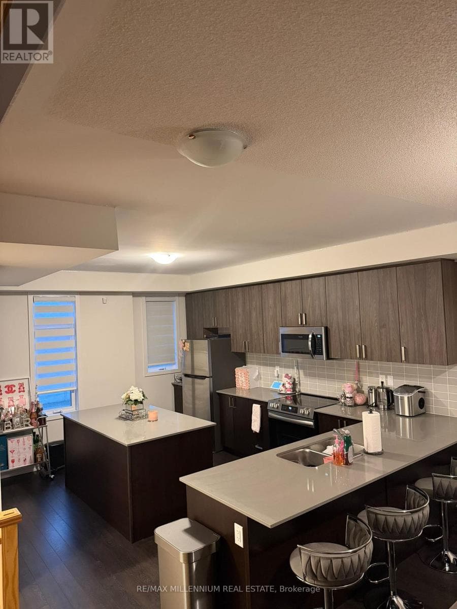 Row / Townhouse – 1001 - 1865 PICKERING PARKWAY, Pickering – photo 1