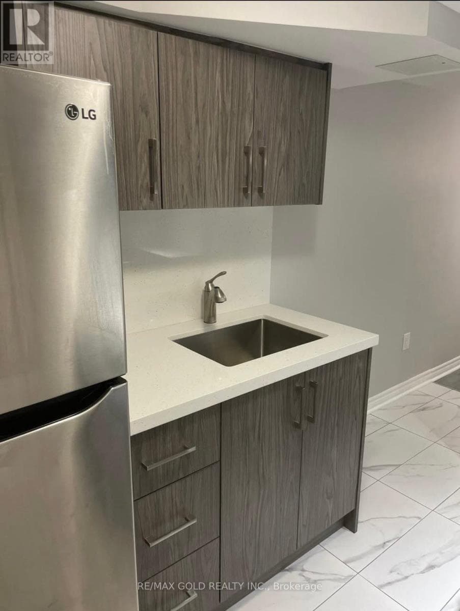 House – 72 LESABRE CRESCENT, Brampton – photo 1