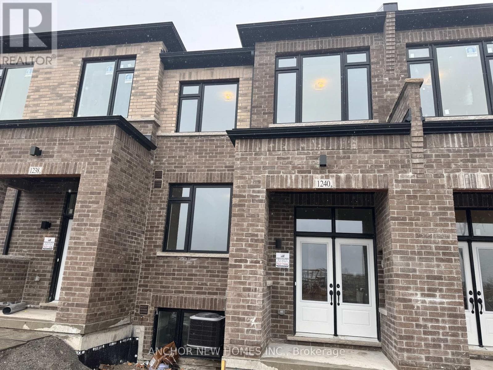 Row / Townhouse – 1240 ELIZABETH MACKENZIE DRIVE, Pickering – photo 1