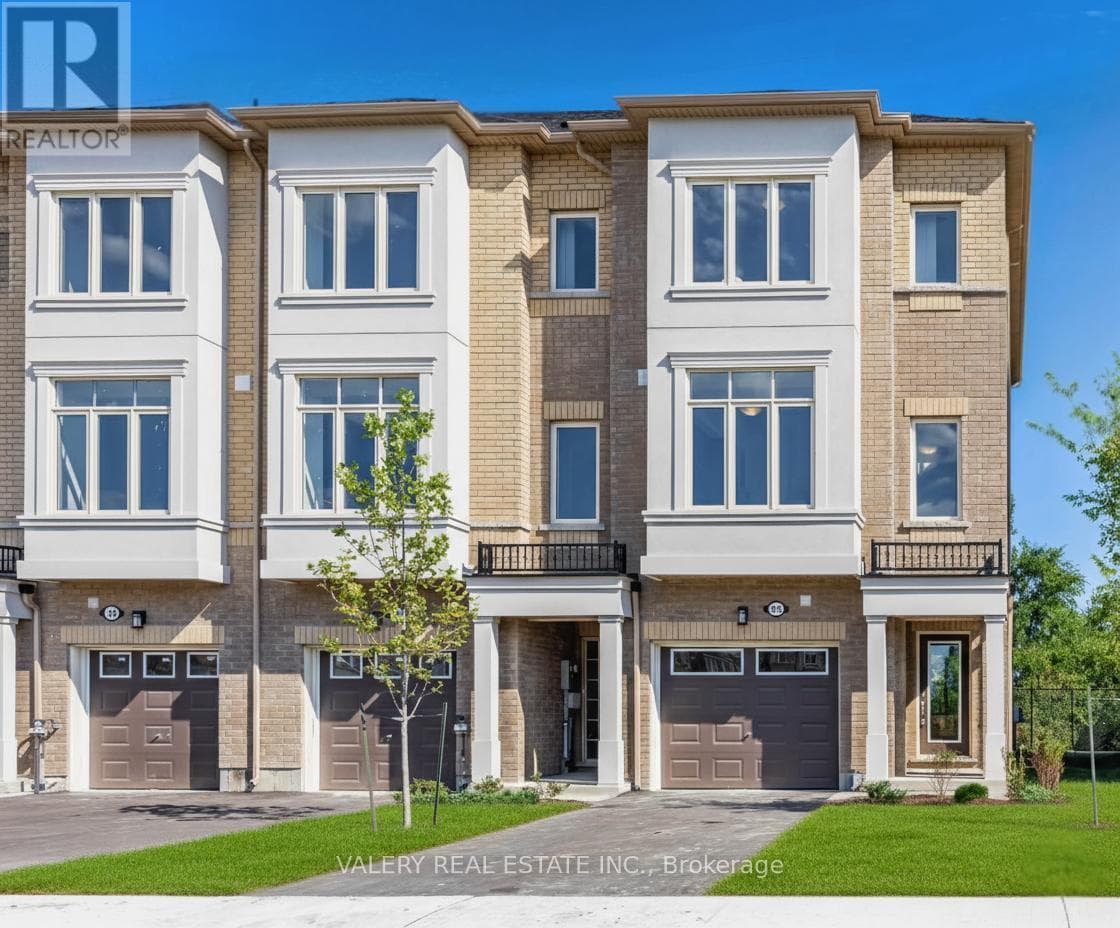 Row / Townhouse – 127 PIDGEON STREET, Toronto – photo 1