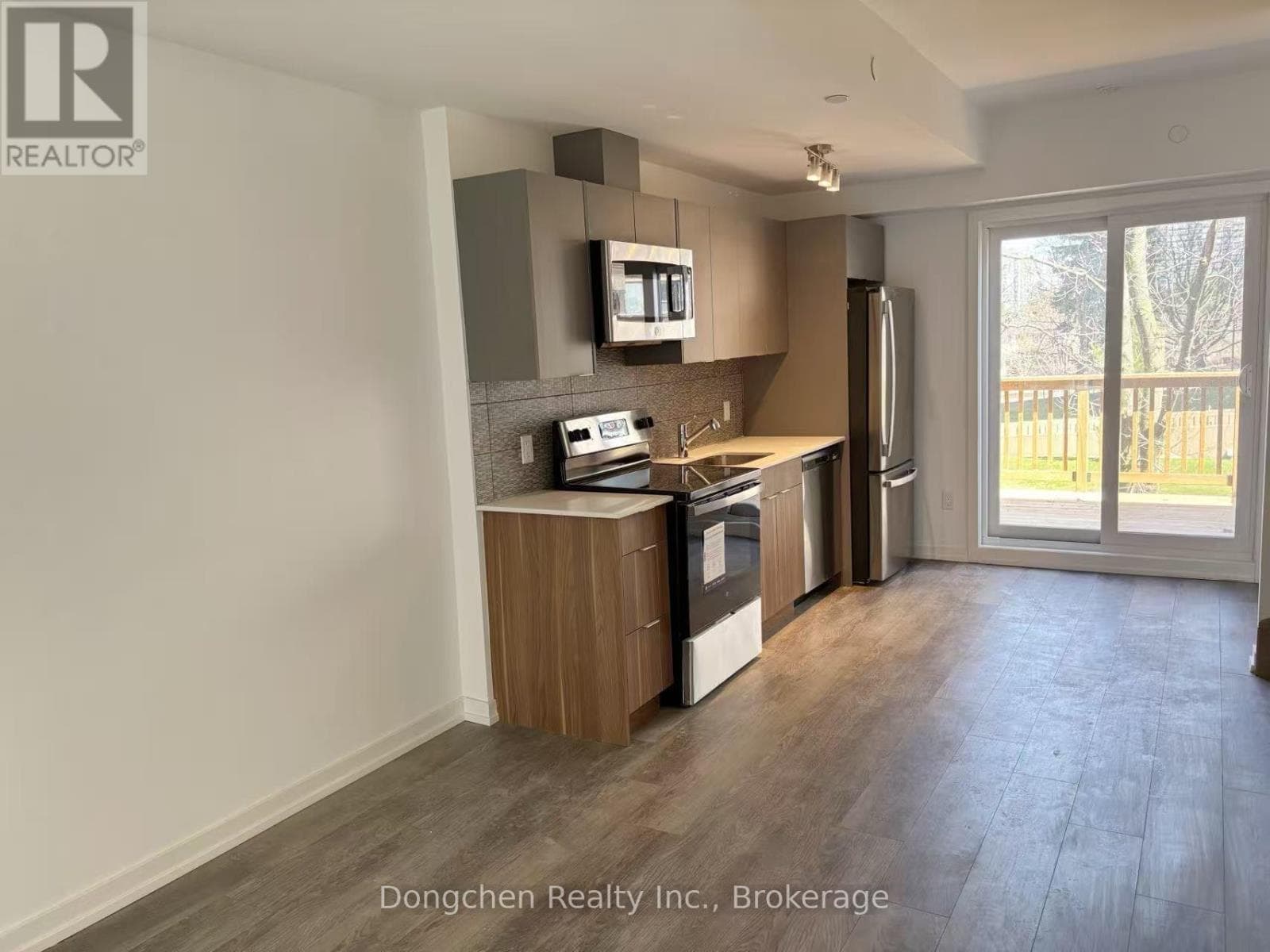 Row / Townhouse – 15 CALAMINT LANE, Toronto