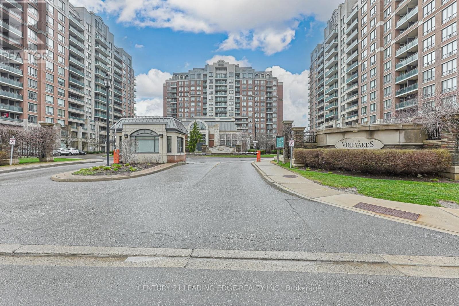 Apartment – 604 - 330 RED MAPLE ROAD, Richmond Hill