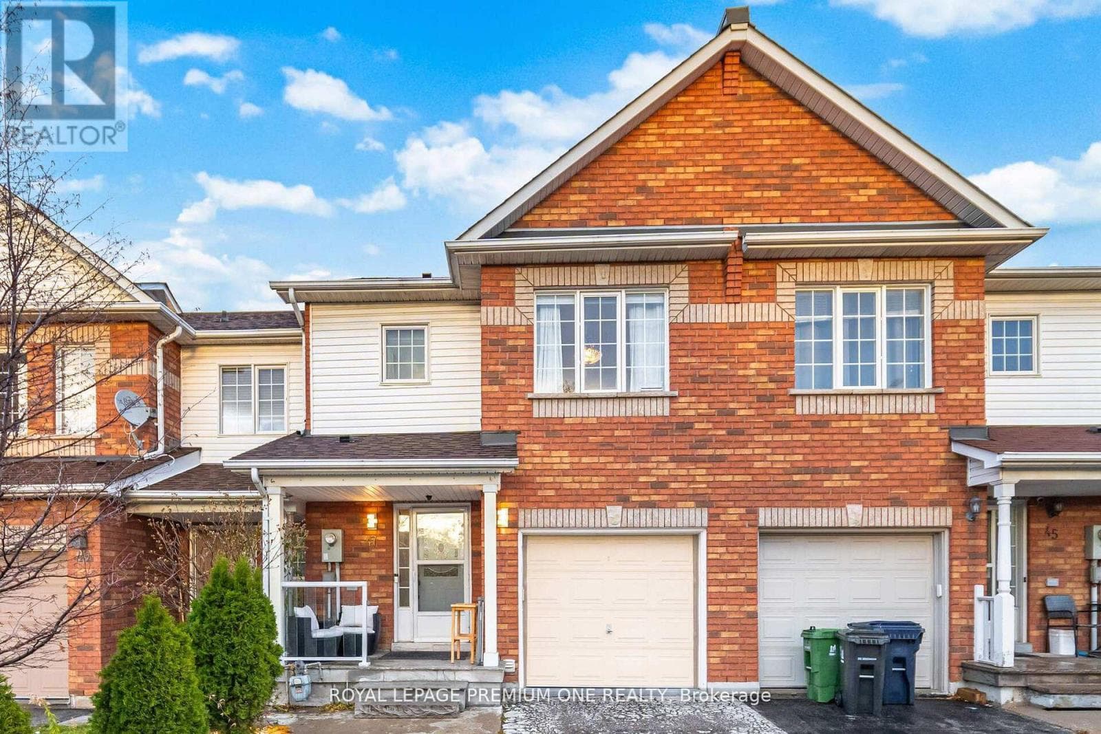 Row / Townhouse – 47 TRIPLE CROWN AVENUE, Toronto