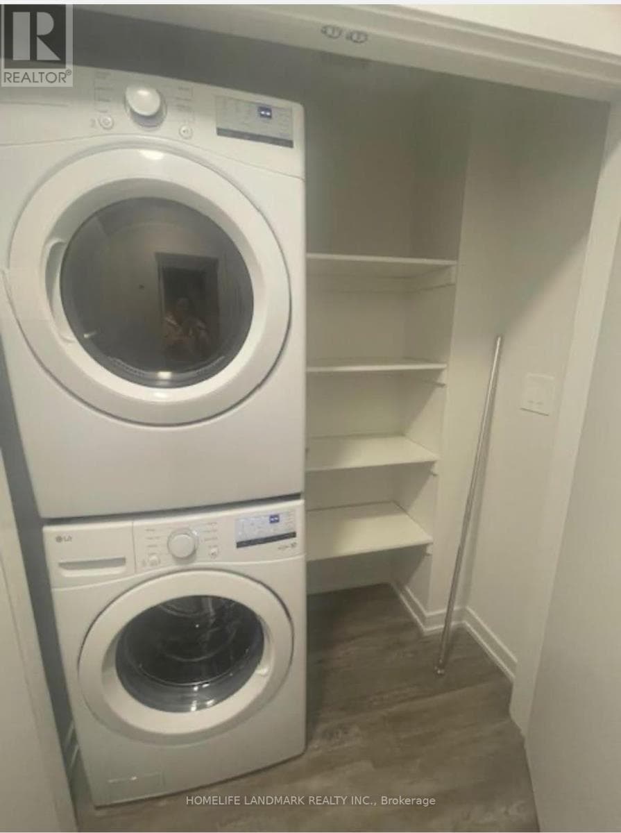 Row / Townhouse – 14 FLAVA LANE, Richmond Hill – photo 1