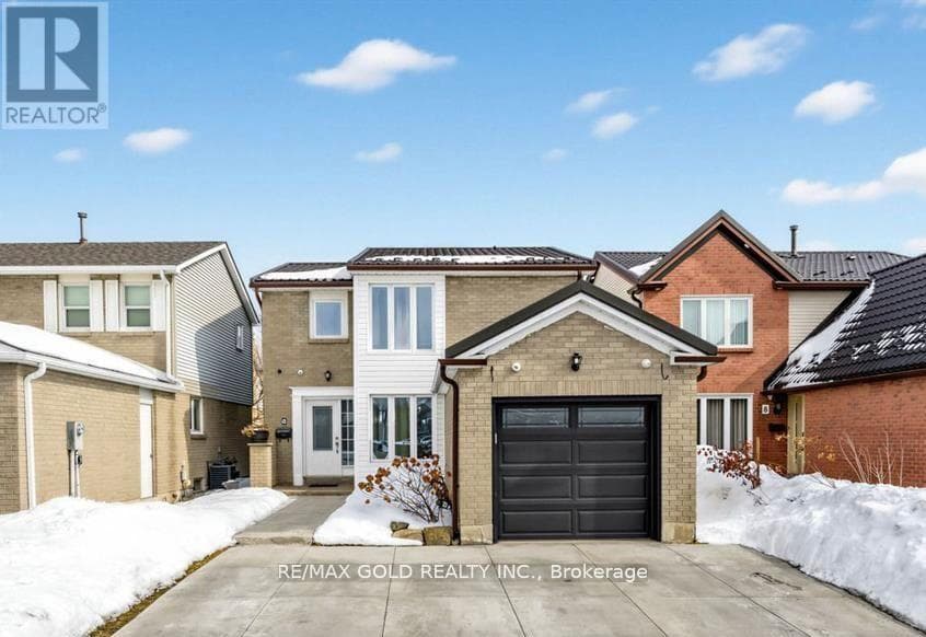 House – 6 NUTMEG STREET, Brampton – photo 1