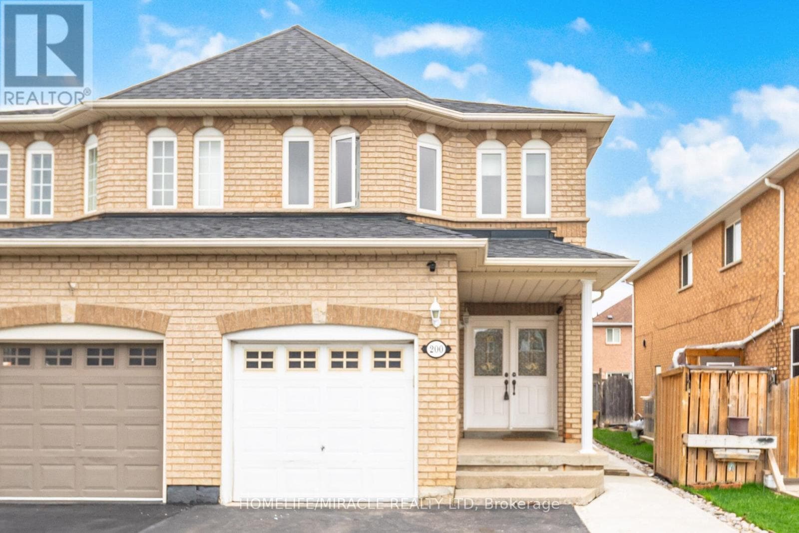 House – 200 TILLER TRAIL, Brampton – photo 1