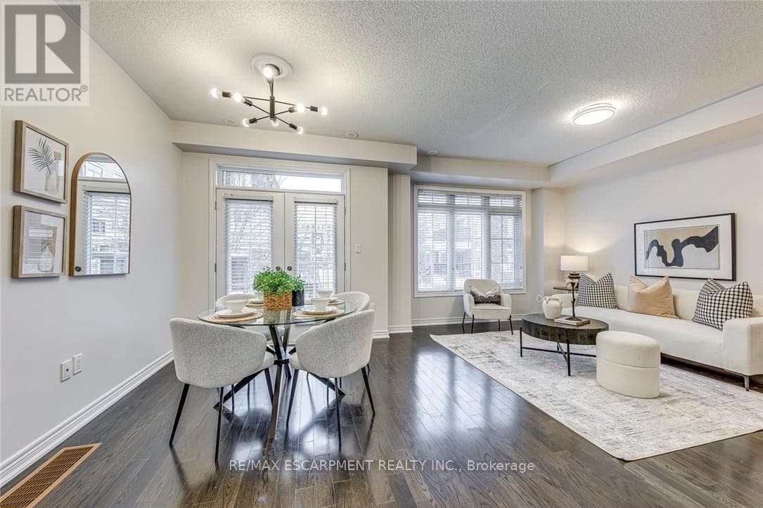 Row / Townhouse – 74 - 2435 GREENWICH DRIVE, Oakville – photo 1