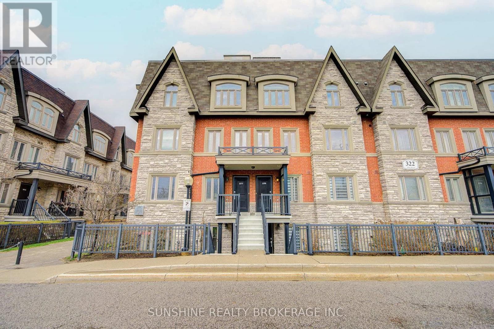 Row / Townhouse – 276 - 322 JOHN STREET, Markham – photo 1