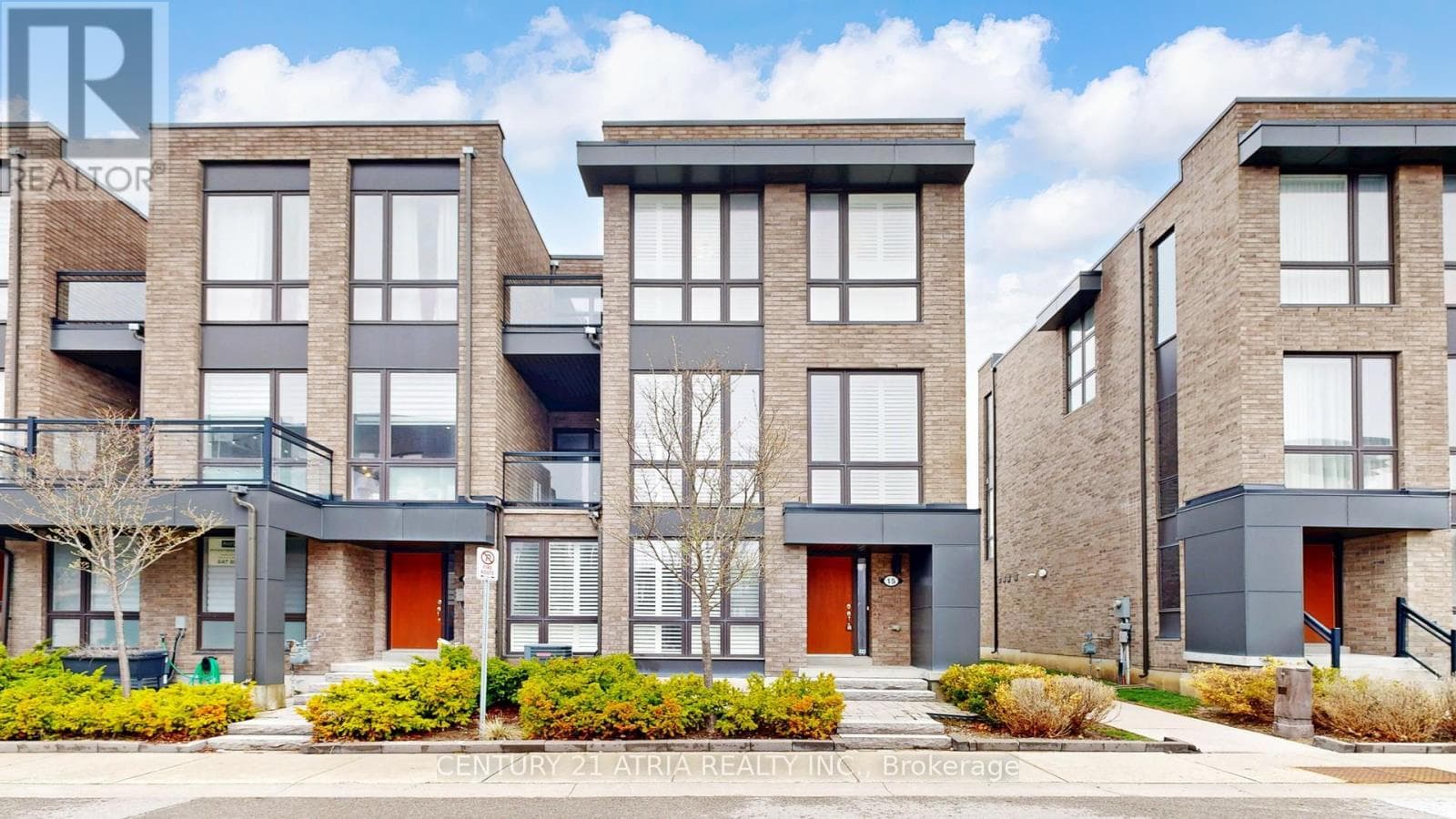 Row / Townhouse – 15 THORNCREST DRIVE, Vaughan – photo 1