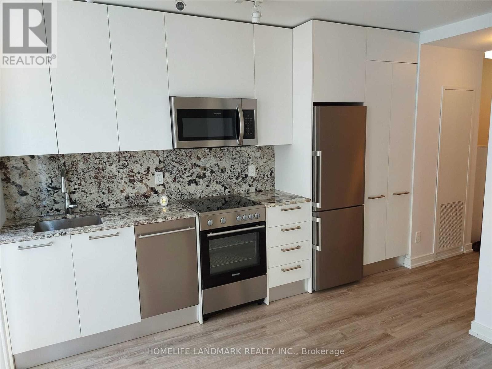 Apartment – 2210 - 28 WELLESLEY STREET E, Toronto – photo 1