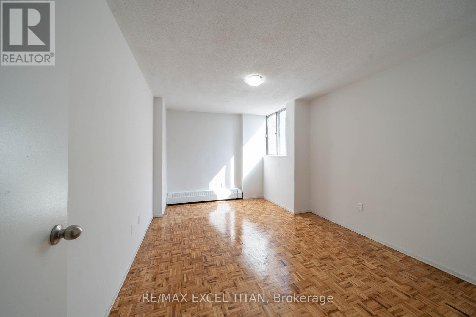 Apartment – 914 - 5 GLAMORGAN AVENUE, Toronto – photo 1