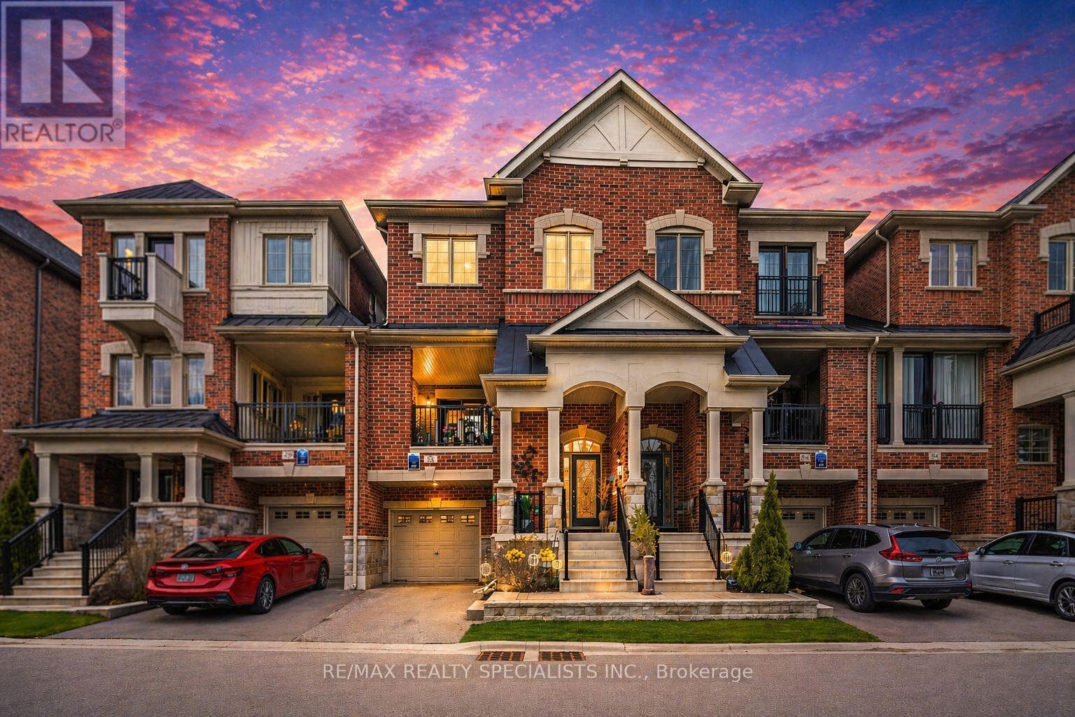 Row / Townhouse – 82 OAKMORE LANE, Brampton – photo 1